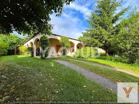 Casa de 2 Dormitorios, galpón y gran galería - 208 m2 constr. en lote de 899mts2 - La Tandilera