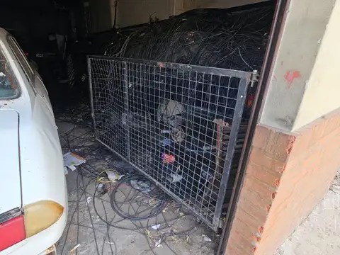 Villa Ballester, Galpon 166 M2, sin columnas, techo altos Zona IR.