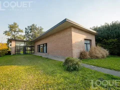 Casa de dos dormitorios y piscina en venta. Barrio privado - Las Almenas