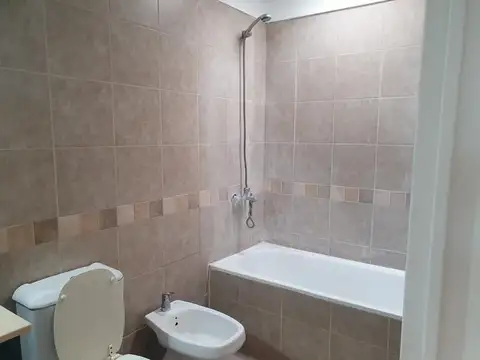 Casa en Alquiler con 1 cochera