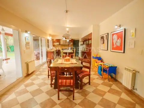 Casa 4 ambientes con 5 baños