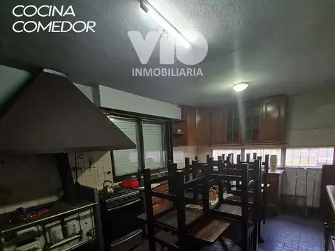 Casa 9 ambientes con 4 baños