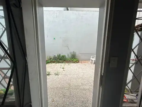 Casa 5 Ambientes a Refaccionar en Lote Propio
