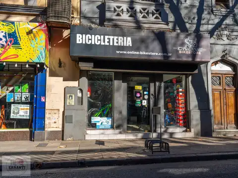 Venta Excelente Local en Flores Centro
