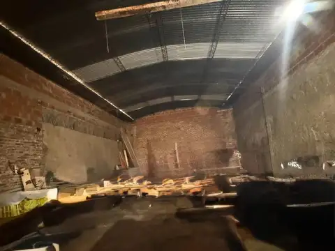 Galpon en Venta en AVELLANEDA 328 MTS Con vivienda
