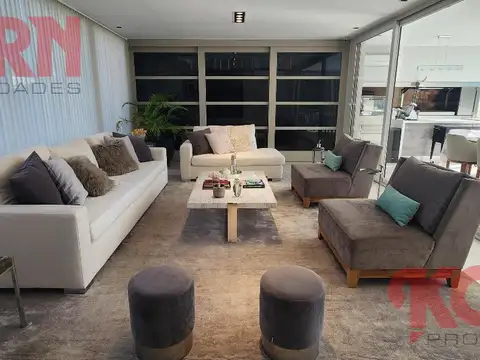 Casa 10 ambientes con 5 baños