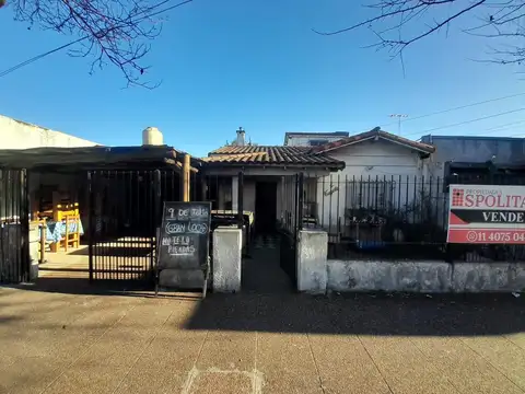 AMPLIA PROPIEDAD EN LOTE PROPIO A 300 MTS DE AV MARQUEZ