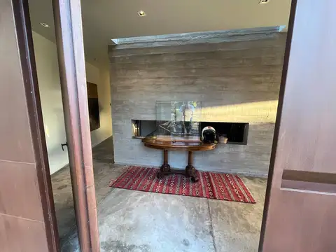Casa 7 ambientes con 2 baños