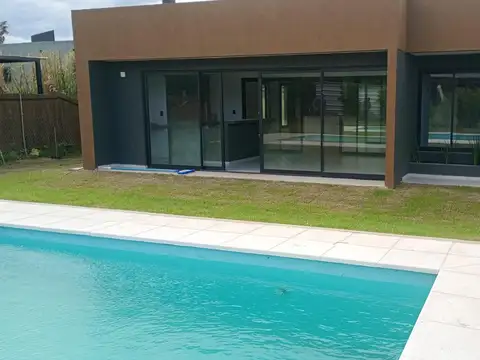 Casa en Alquiler de 4 dormitorios