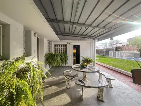 Casa 5 ambientes con 2 baños