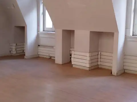 Oficina 11 ambientes con 5 baños