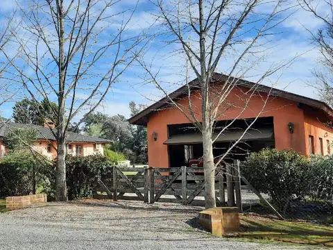 Chacras de Open Door casa en venta lote 4497 m2
