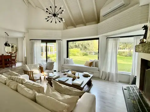 Casa en Venta en Villa Rosa, USD 740.000