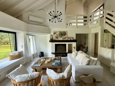 Casa 6 ambientes con 4 baños