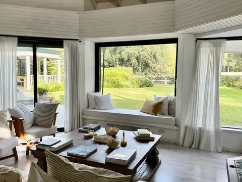 Casa 6 ambientes con 4 baños