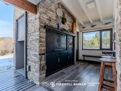 CASA EN VENTA de 4616m2 con costa de Rio Quilquihue | Lolog | San Martín de los Andes.