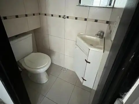 Duplex de 2 dormitorios con cochera descubierta y patio en Gorina