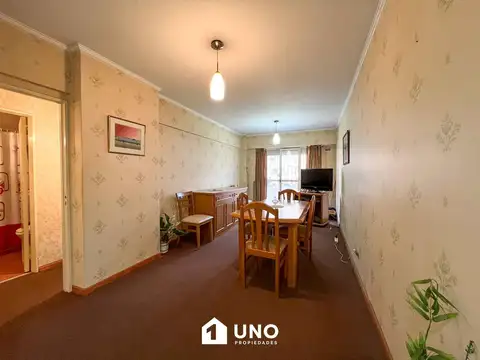 Bv. Oroño y Mendoza - Dpto de 2 Dormitorios Externo. Con cochera.