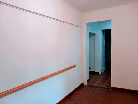 Oficina 5 ambientes con 1 baño