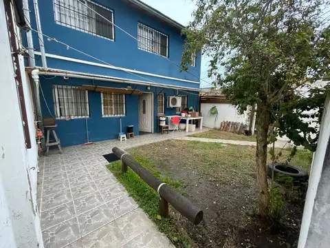 Departamento tipo casa en venta en Lomas De Zamora