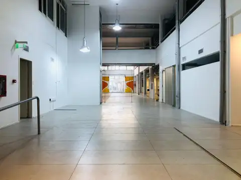 EDIFICIO DE OFICINAS EN BLOCK  1.960 M2