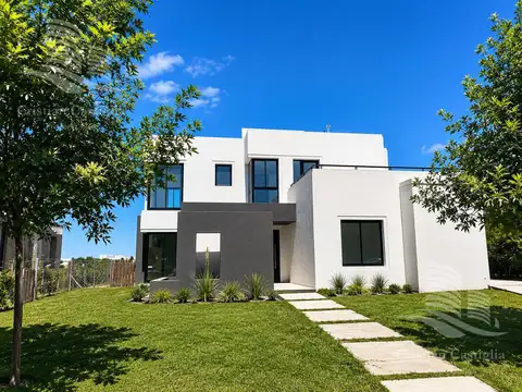 Casa 6 Ambiente con Pileta en El Canton - Golf