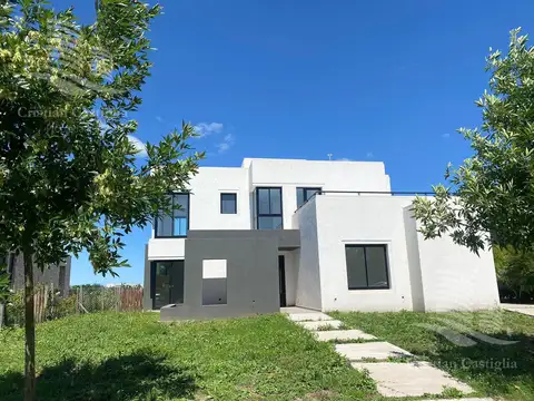 Casa 6 Ambiente con Pileta en El Canton - Golf