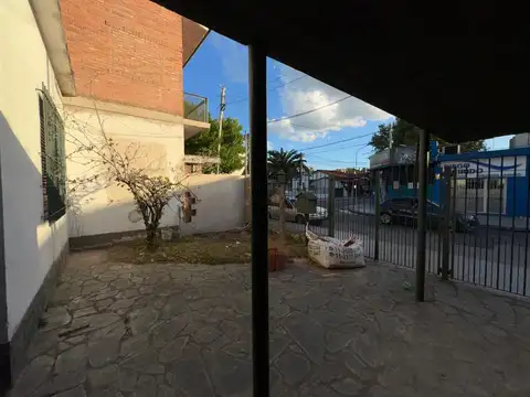 Casa en Alquiler con 1 cochera