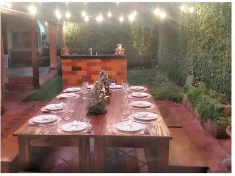 Casa en Alquiler con 1 cochera