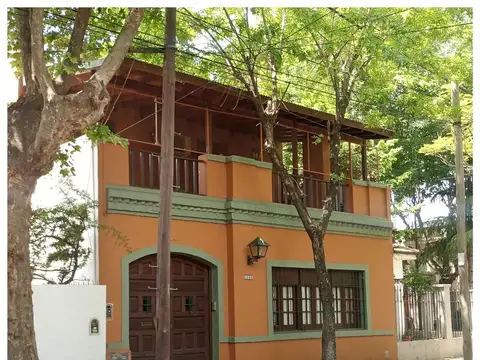ALQUILER RESIDENCIAL. CASA ESTILO INGLÉS 6AMB.