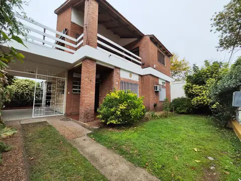 Venta Casa 4 Dormitorios Jardin Quincho