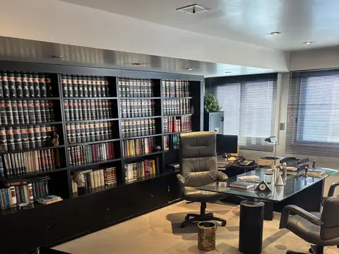 Oficina Premium 120 m² – Cerrito al 500 – Piso Alto – Ideal Estudio Jurídico o Escribanía – USD 190.000