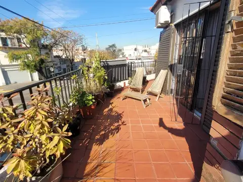 AV. Lisandro de la Torre y Barros Pazos! Hermoso Duplex tipo Casa con Garage y Patio con Parrilla.