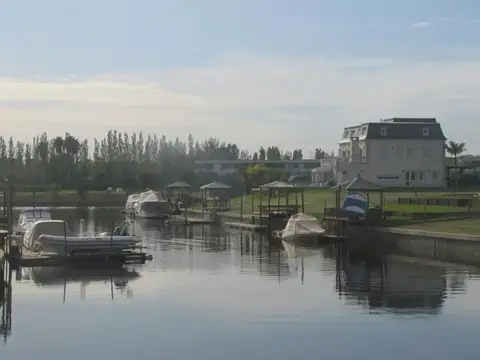 Lote Al Rio En El  Yacht