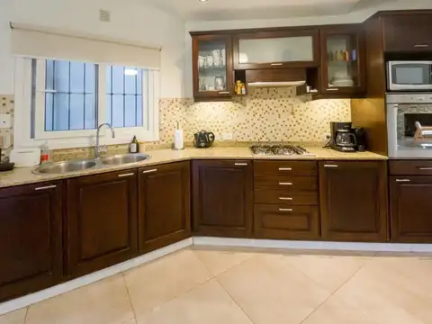 Casa en Venta en Barrio Parque Leloir, USD 430.000