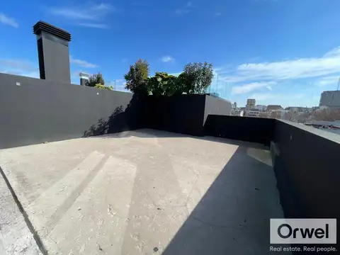 OFICINA de 360 m2   terraza 40 m2. 3 coch o mas. Venta o Alquiler.