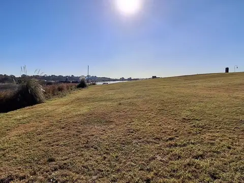 LOTE A LA LAGUNA EN EL BARRIO EL NAUDIR-ESCOBAR
