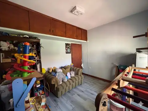 Amplia Casa Quinta de 6 ambientes con gran terreno en Longchamps