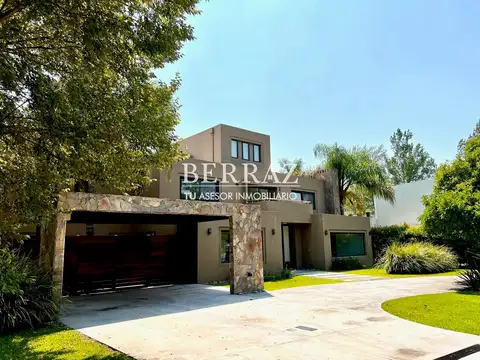 Casa venta 12 ambientes sobre Doble Lote en Ayres de Pilar lote de 2076 m2