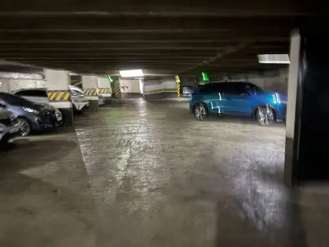 Venta Excelente Cochera 2do piso sobre Av Santa Fe