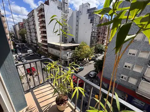 EXCELENTE 2 AMBIENTES AL FRENTE CON BALCON