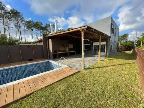 Casa en Venta con 1 cochera