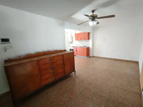 Casa 6 ambientes con 1 baño