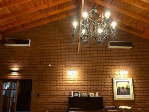 Casa en Venta con 3 cocheras