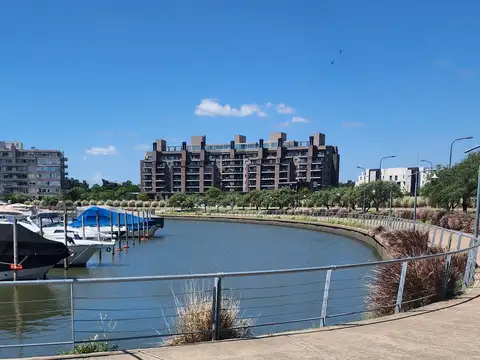 Avenida Puerto Diamante 300, Piso 1