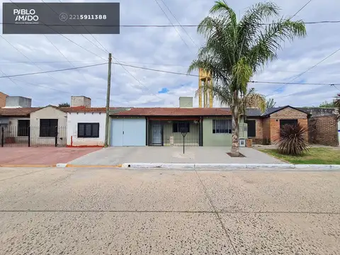 Casa en Venta con 3 cocheras