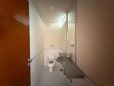 Casa 8 ambientes con 3 baños