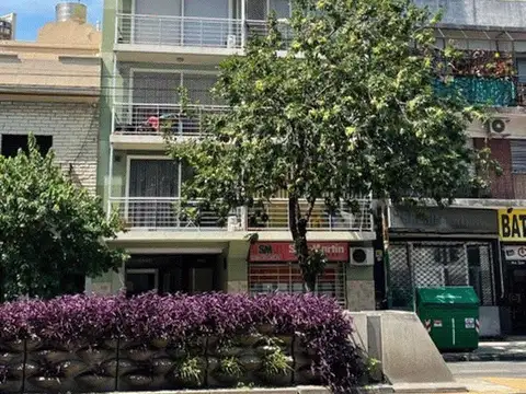 Amplio Monoambiente Dividido de 43 m2, frente, balcon, AA, Piscina, SUM, Laundry