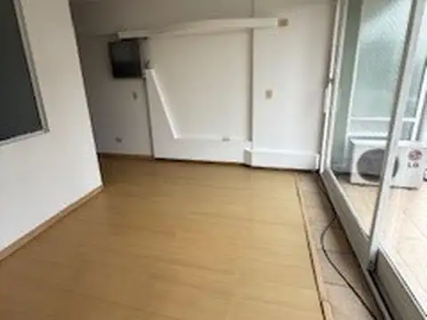 Amplio Monoambiente Dividido de 43 m2, frente, balcon, AA, Piscina, SUM, Laundry