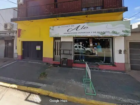 Hemoso local con mobiliario listo para trabajar
